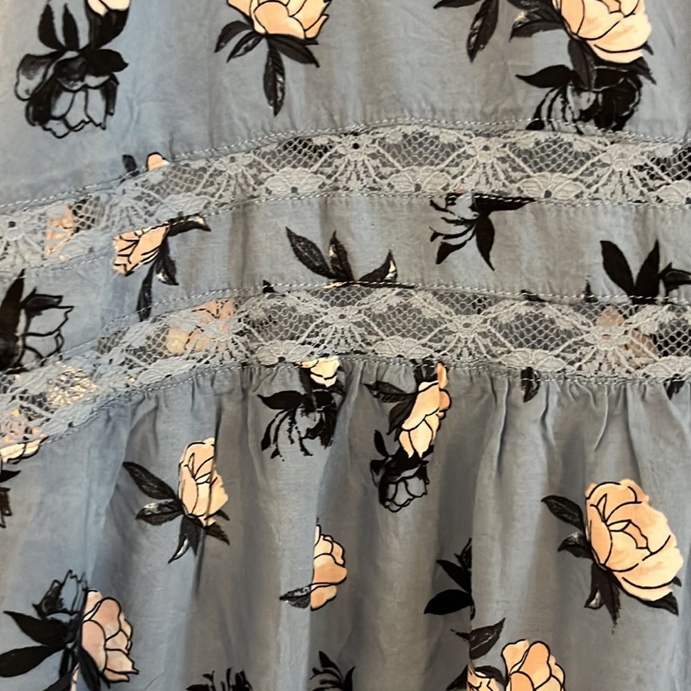 ⭐️⭐️ Floral Torrid Tank - Picture 2 of 5